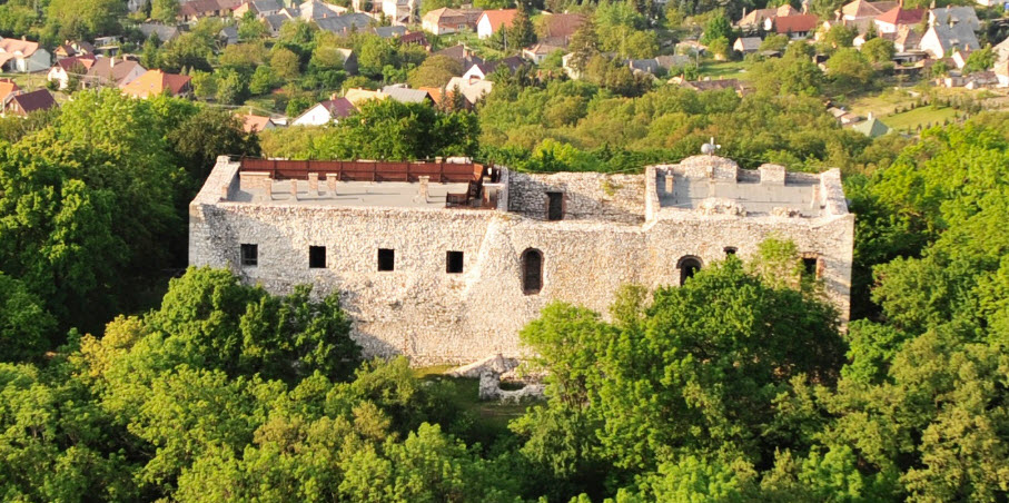 Várgesztes Castle, Hungary